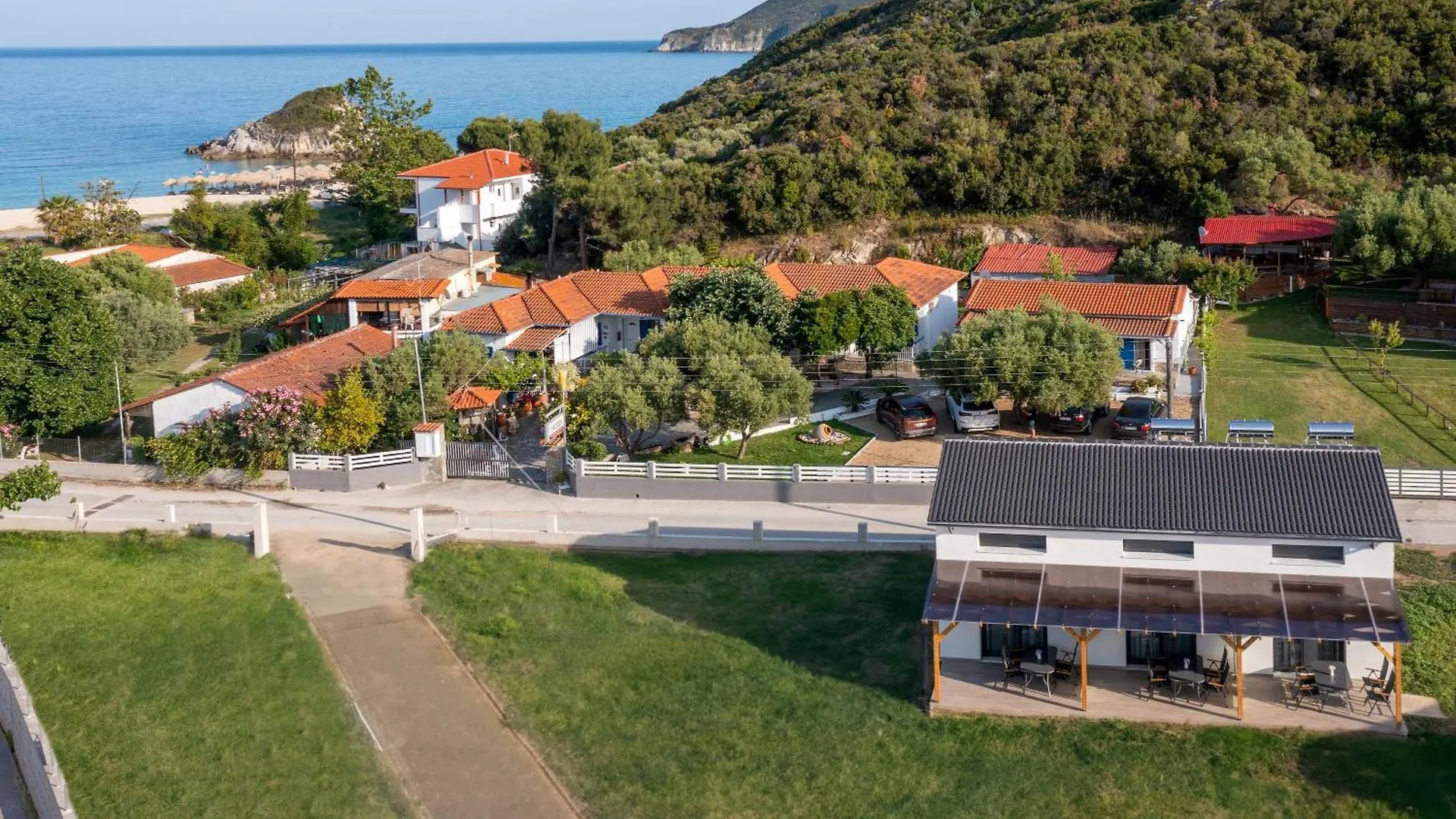 Mare Kalamitsi Luxury Apartments